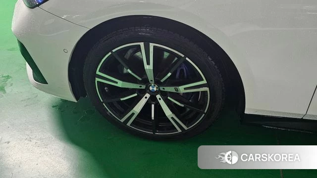 BMW 5 Series (G60) 2024 Белый из Кореи, фото 5