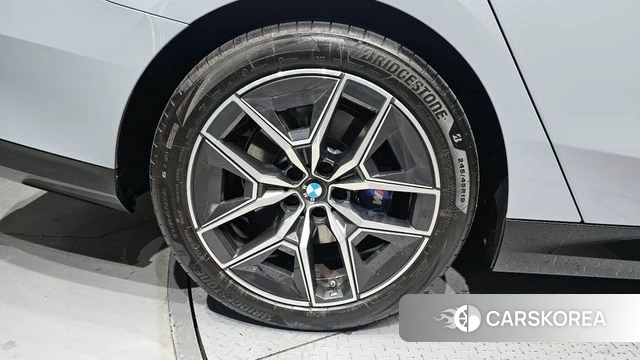 BMW 5 Series (G60) id 4185665 из Кореи 27