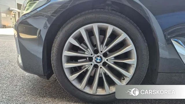 BMW 5 Series (G30) id 3690287 из Кореи 7