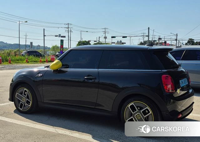 Mini Cooper Electric 2023 Черный из Кореи, фото 5