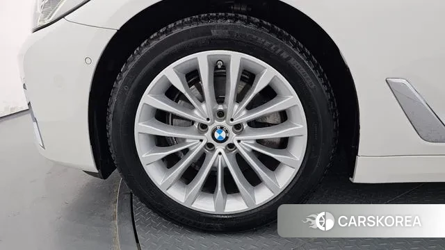 BMW 5 Series (G30) id 3291155 из Кореи 15