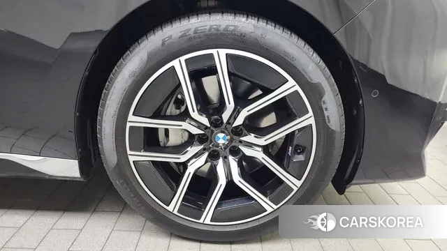 BMW 7 Series (G70) id 3507917 из Кореи 15