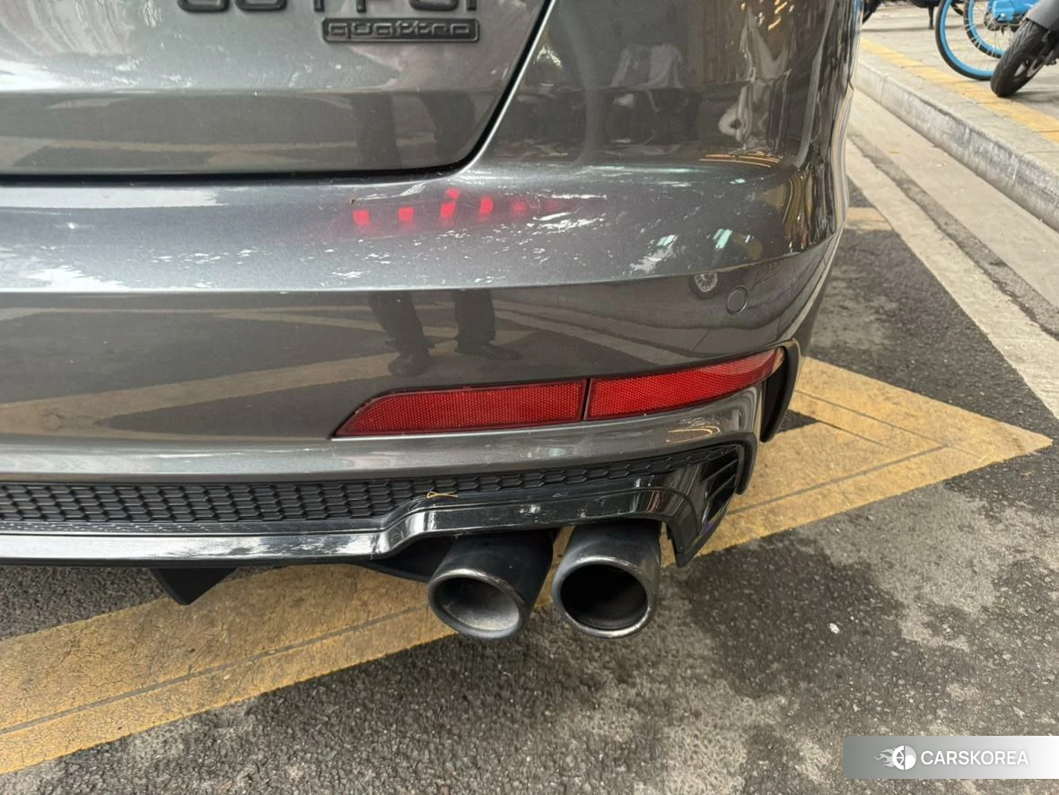 Audi A6L id 4452801 из Китая 19