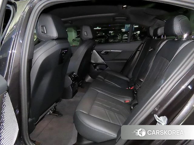 BMW 5 Series (G60) 2025 Серый из Кореи, фото 5