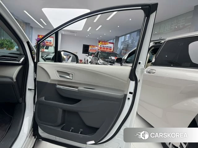 Toyota Saina id 4273623 из Китая 22