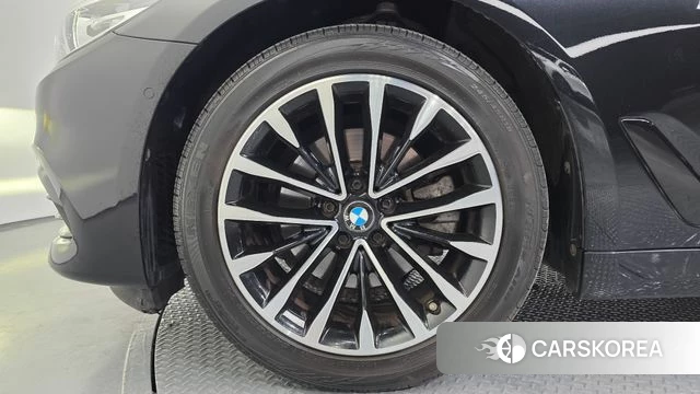 BMW 5 Series (G30) id 3801603 из Кореи 15