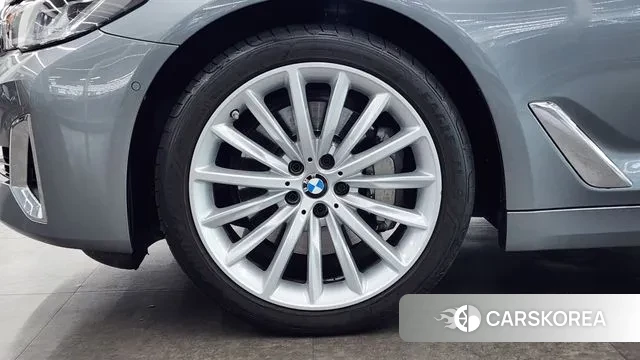 BMW 5 Series (G30) id 3696761 из Кореи 14