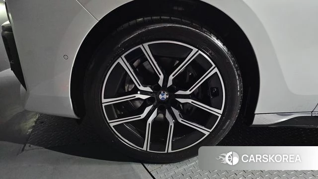 BMW 7 Series (G70) id 4248317 из Кореи 28