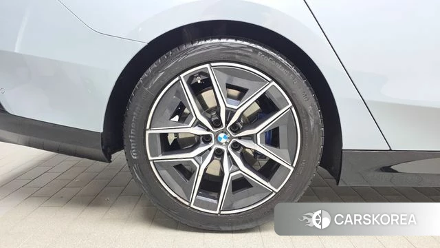 BMW 5 Series (G60) id 4505814 из Кореи 28