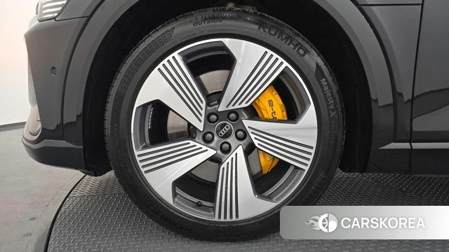 Audi e-Tron id 4444999 из Кореи 32