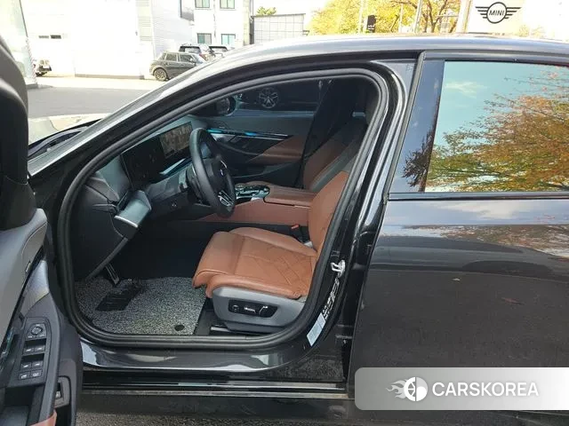 BMW 5 Series (G60) id 3399850 из Кореи 7