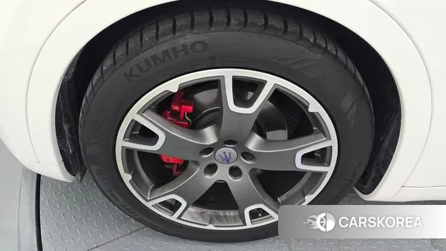 Maserati Levante id 3091005 из Кореи 15