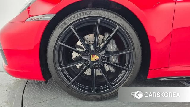 Porsche 911(992) id 4280446 из Кореи 15