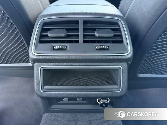 Audi A6L id 4259328 из Китая 10