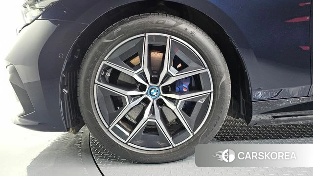 BMW i5 (G60) id 4904805 из Кореи 28
