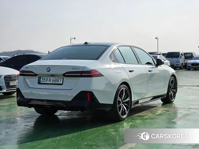 BMW 5 Series (G60) id 3838435 из Кореи 15