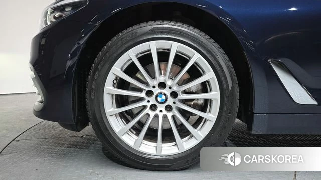 BMW 5 Series (G30) id 3879396 из Кореи 15