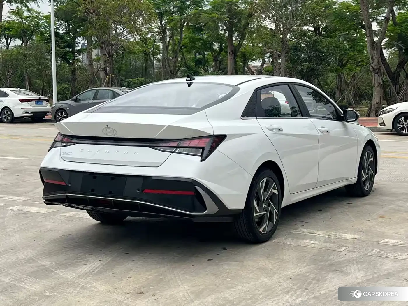 Hyundai Elantra 2026 Белый из Китая, фото 5