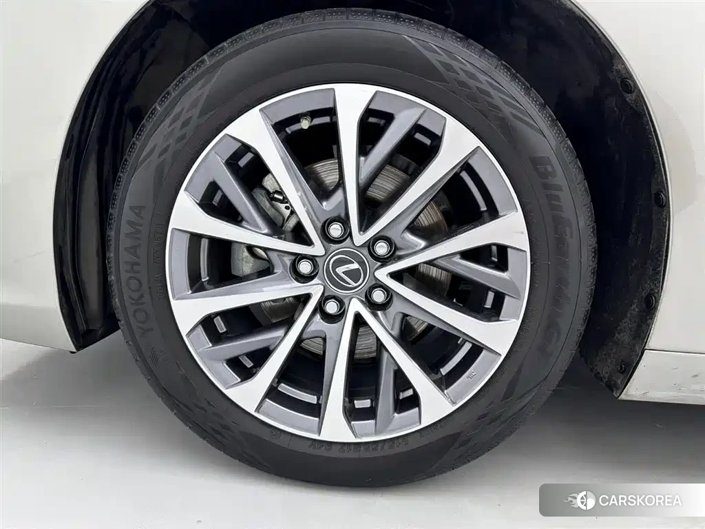 Lexus ES id 4583668 из Китая 25