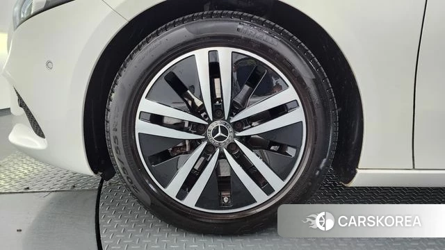 Mercedes-Benz A-Class W177 id 4245168 из Кореи 26