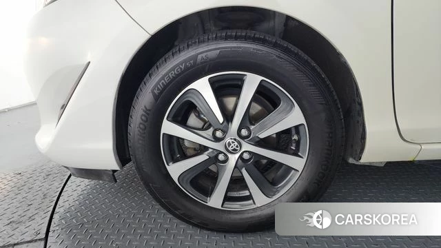 Toyota Prius C id 4285555 из Кореи 28