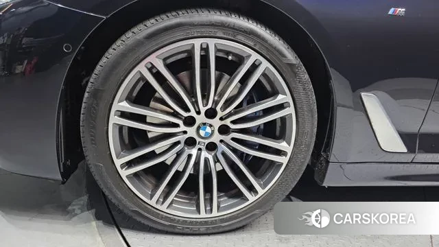 BMW 5 Series (G30) id 3601939 из Кореи 15