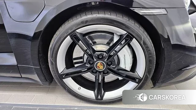 Porsche Taycan id 3354385 из Кореи 15