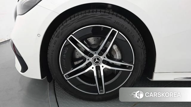 Mercedes-Benz E-Class W214 id 4336474 из Кореи 31