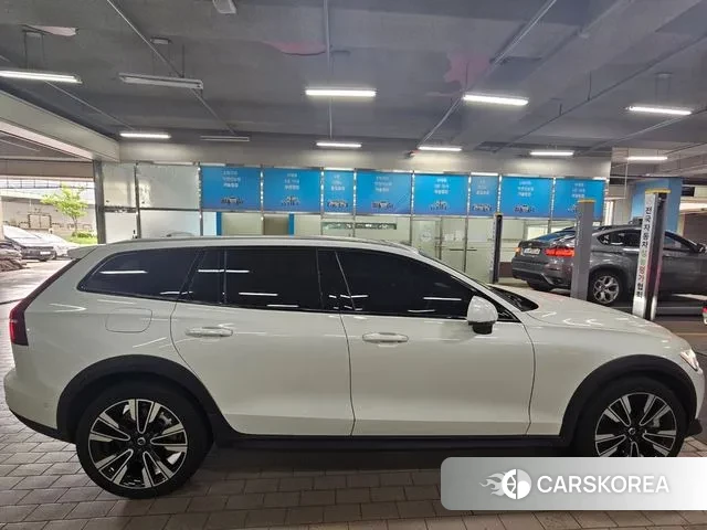 Volvo V60 Cross-Country 2nd Generation 2024 Белый из Кореи, фото 5