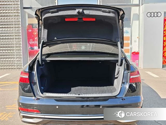 Audi A6L id 3869589 из Китая 9
