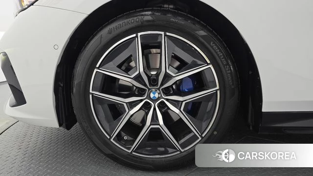 BMW 5 Series (G60) id 4229841 из Кореи 32