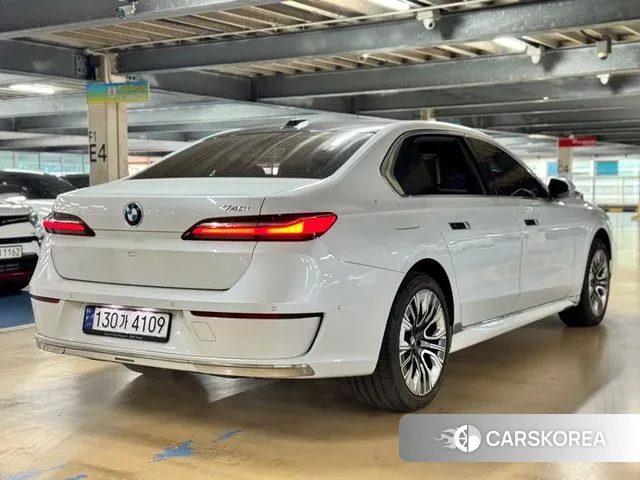 BMW 7 Series (G70) 2023 Белый из Кореи, фото 6