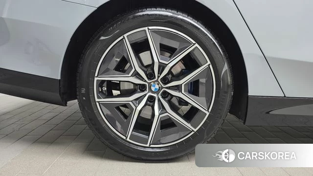 BMW 5 Series (G60) id 4870762 из Кореи 27