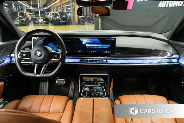 BMW 7 Series (G70) 2025 Серебряный двухцветный из Кореи, фото 5