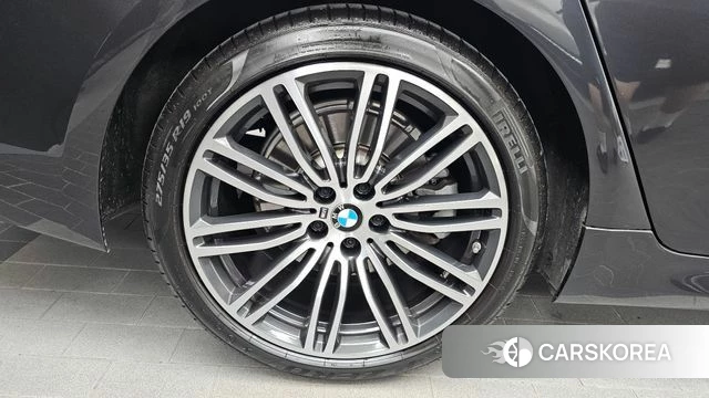BMW 5 Series (G30) id 4586559 из Кореи 31