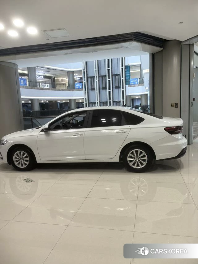 Volkswagen Lavida 2023 Белый из Китая, фото 5