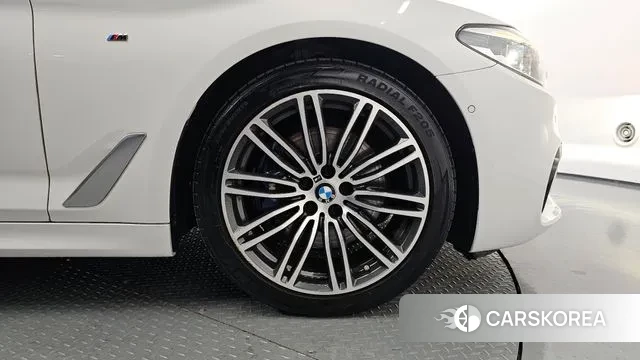 BMW 5 Series (G30) id 3033899 из Кореи 15