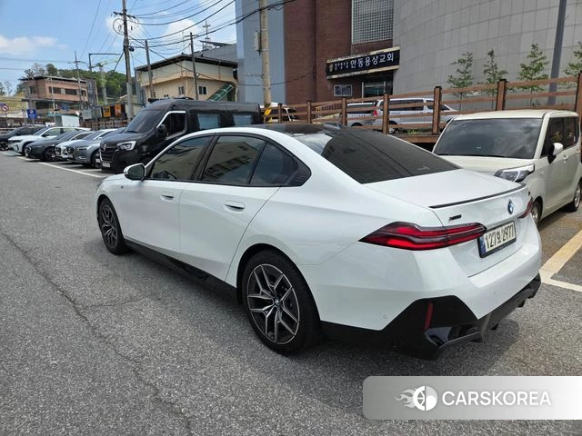 BMW 5 Series (G60) 2024 Белый из Кореи, фото 5