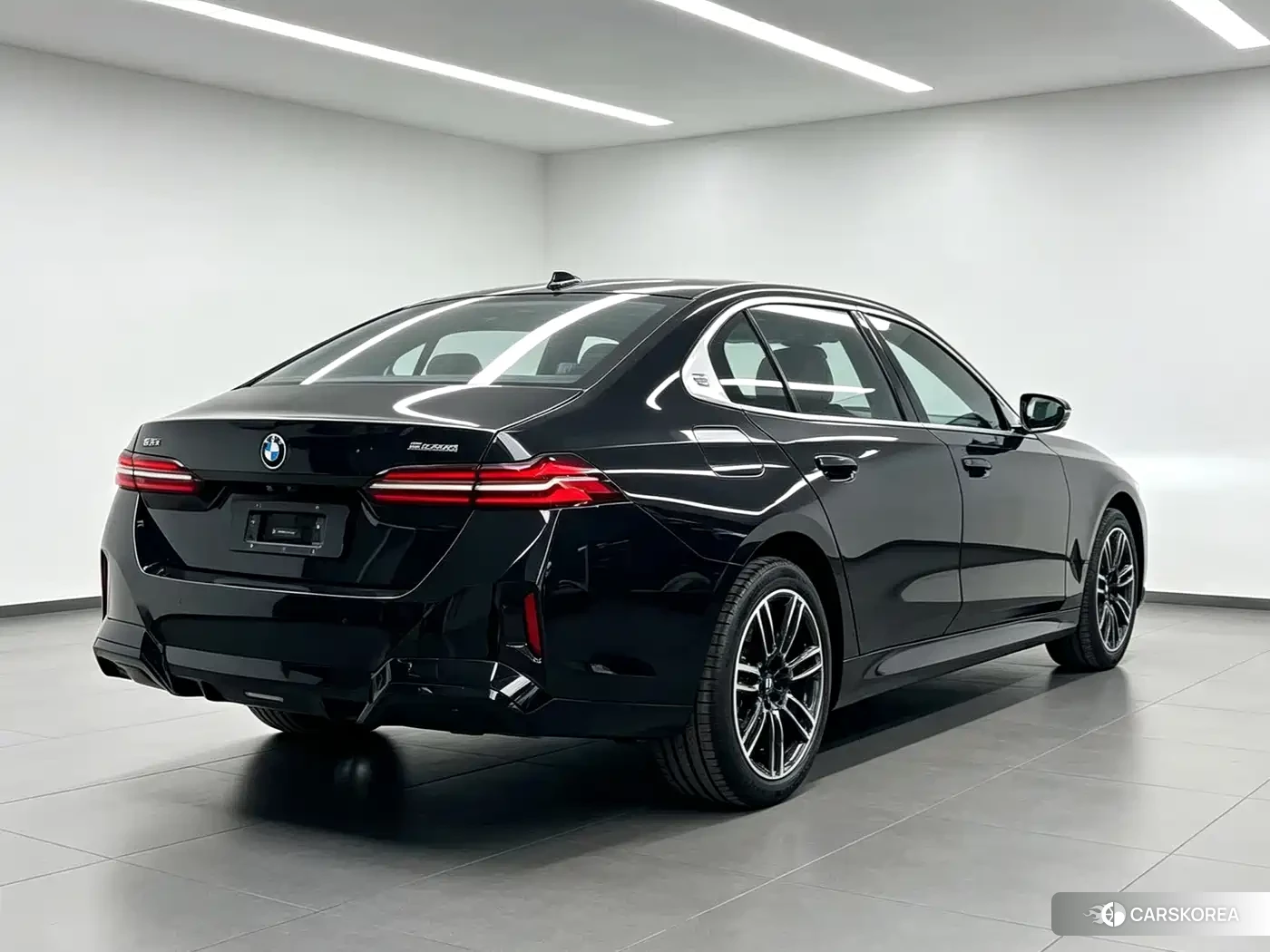 BMW 5 series 2026 Черный из Китая, фото 5