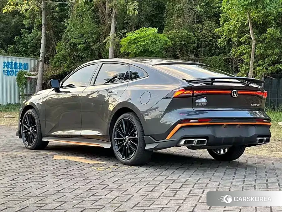 Chang'an UNI-V 2024 Silver/gray из Китая, фото 5