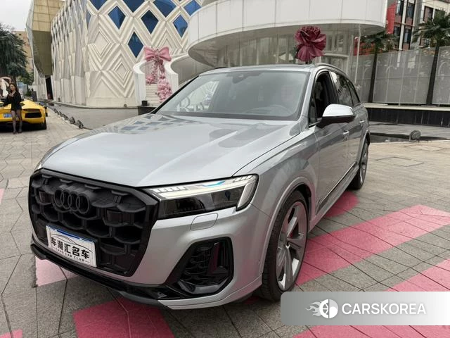Audi SQ7 2024 Серебристо-серый из Китая, фото 5