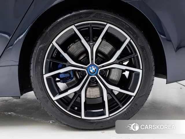 BMW 5 Series (G30) id 3338960 из Кореи 15