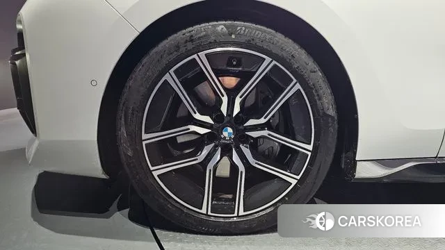 BMW 7 Series (G70) id 3466990 из Кореи 15