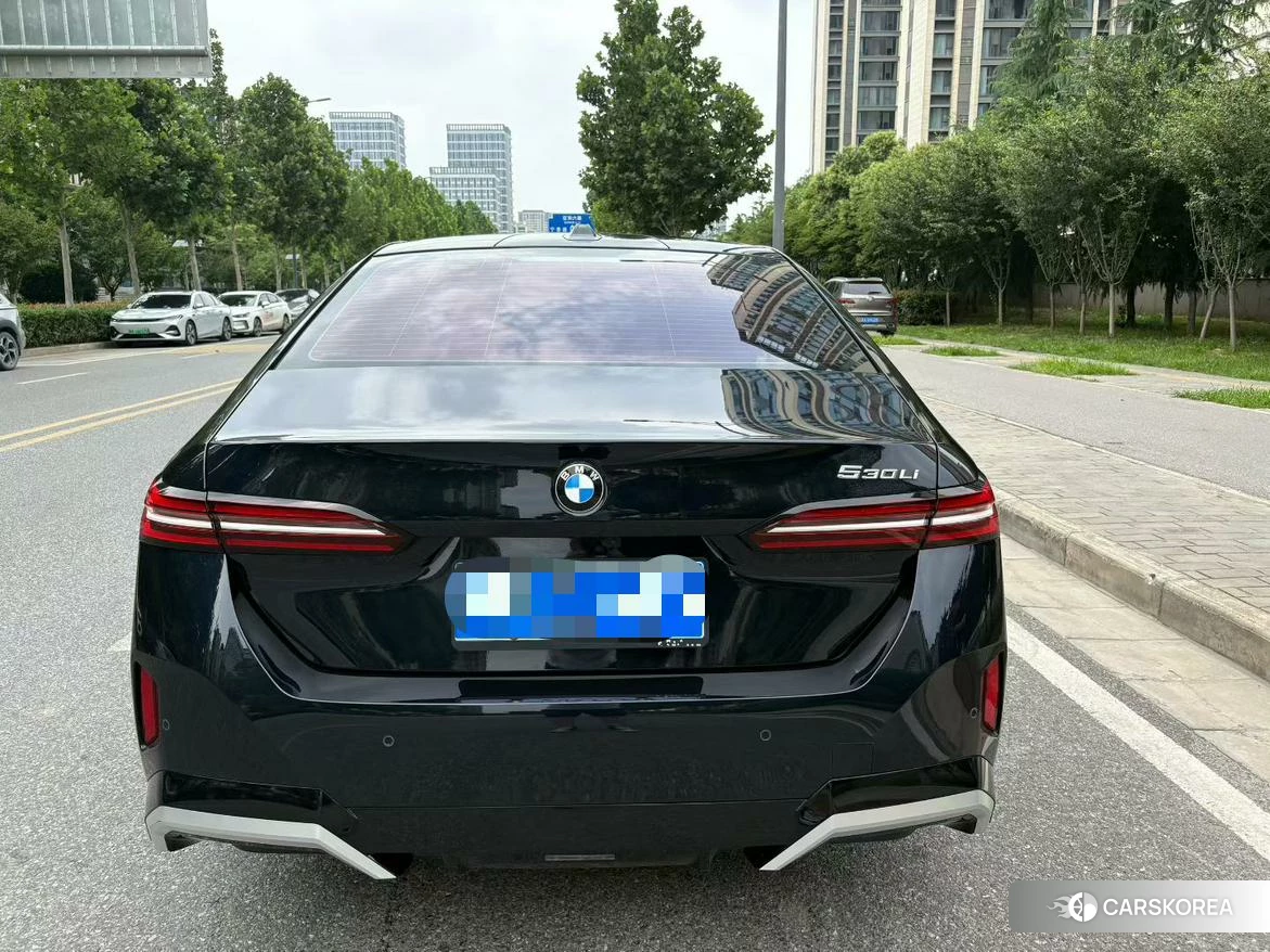 BMW 5 series 2024 Черный из Китая, фото 5