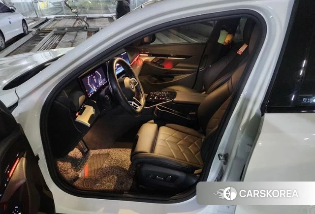 BMW 5 Series (G60) 2024 Белый из Кореи, фото 5