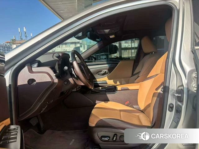 Lexus ES 2021 Серебристо-серый из Китая, фото 6