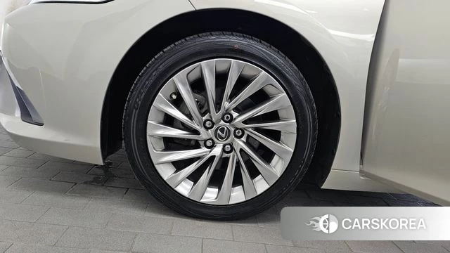 Lexus ES300h 7th generation id 4435548 из Кореи 29