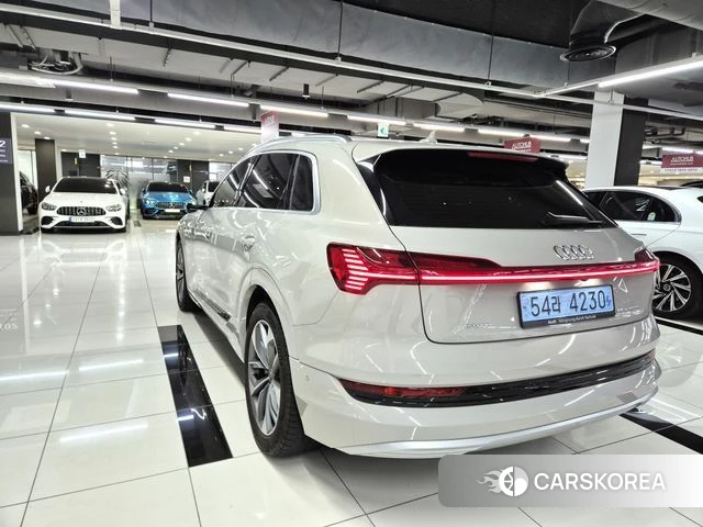 Audi e-Tron 2022 Жемчужный цвет из Кореи, фото 5