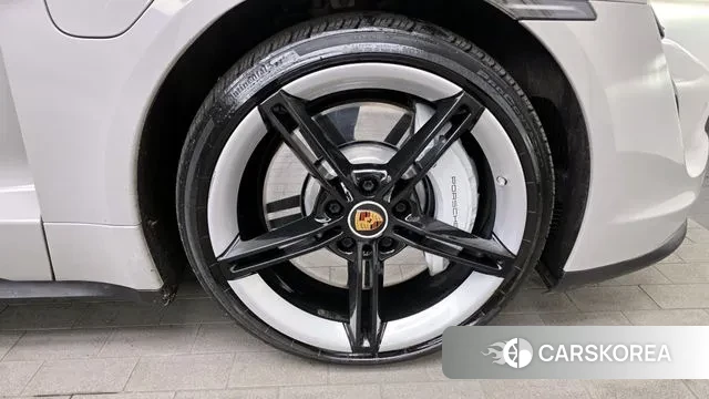 Porsche Taycan id 3488060 из Кореи 15