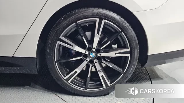 BMW 5 Series (G60) id 3565802 из Кореи 15